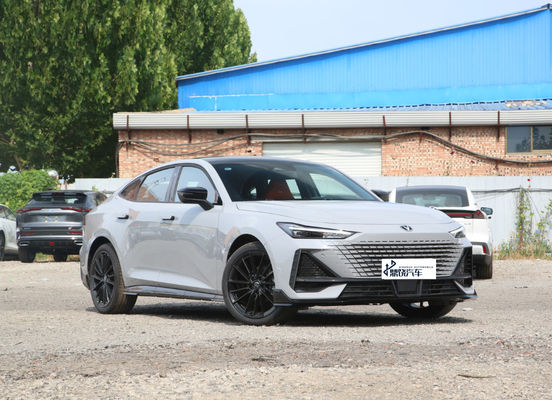 Compra em estoque chinês Fast Ship Changan UNI-V Automobile Turbo China Lindo Sedan Gás Novo Carro para Venda
